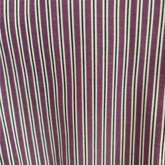 Like new Brooks Brothers woman’s dress shirt. No iron size 2; NWO tags - Picture 3 of 4